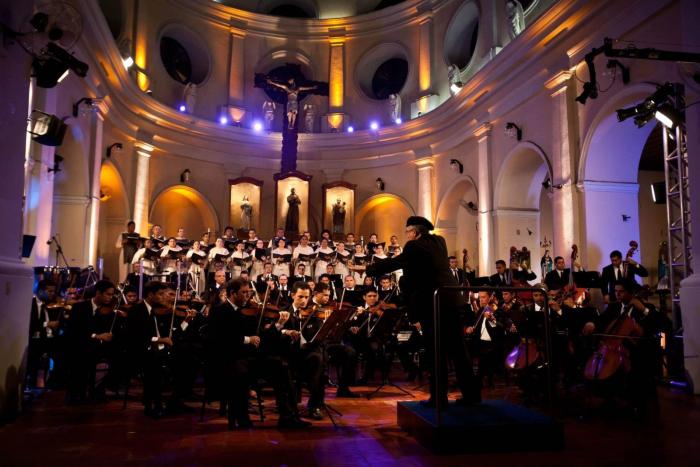 Orquestra Sinfônica de Teresina realiza concertos natalinos pela cidade