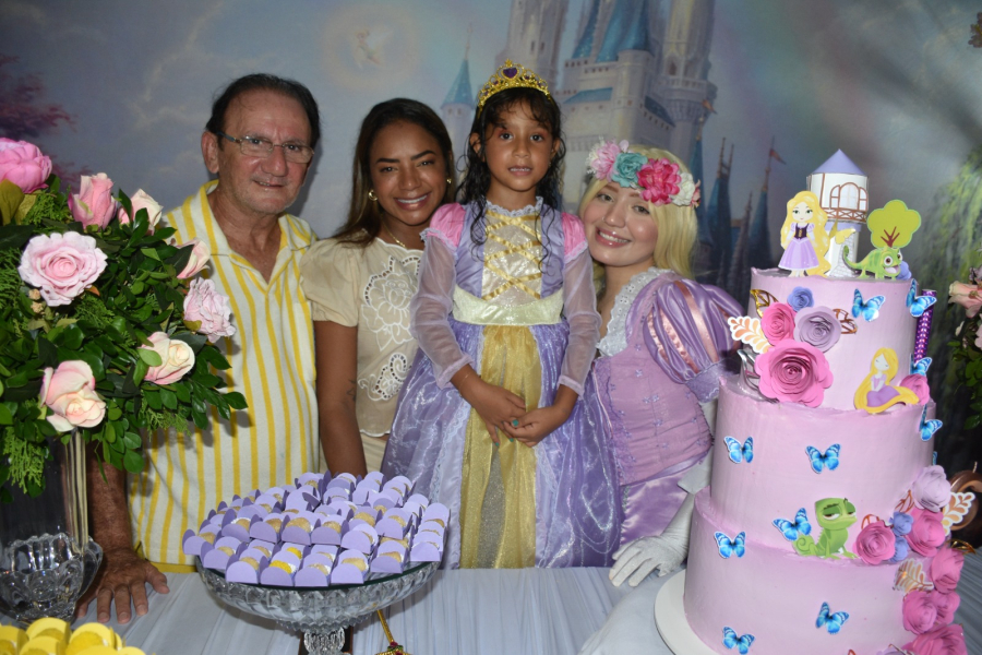 Princesa Muniz celebra aniversário no sítio Terra do Nunca 